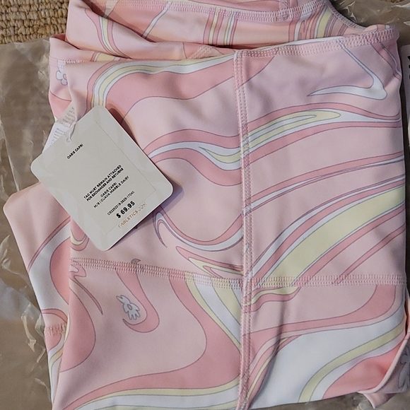 Fabletics Oasis High-Waisted Capri, Size M Guava Marble Daisy - Picture 4 of 6